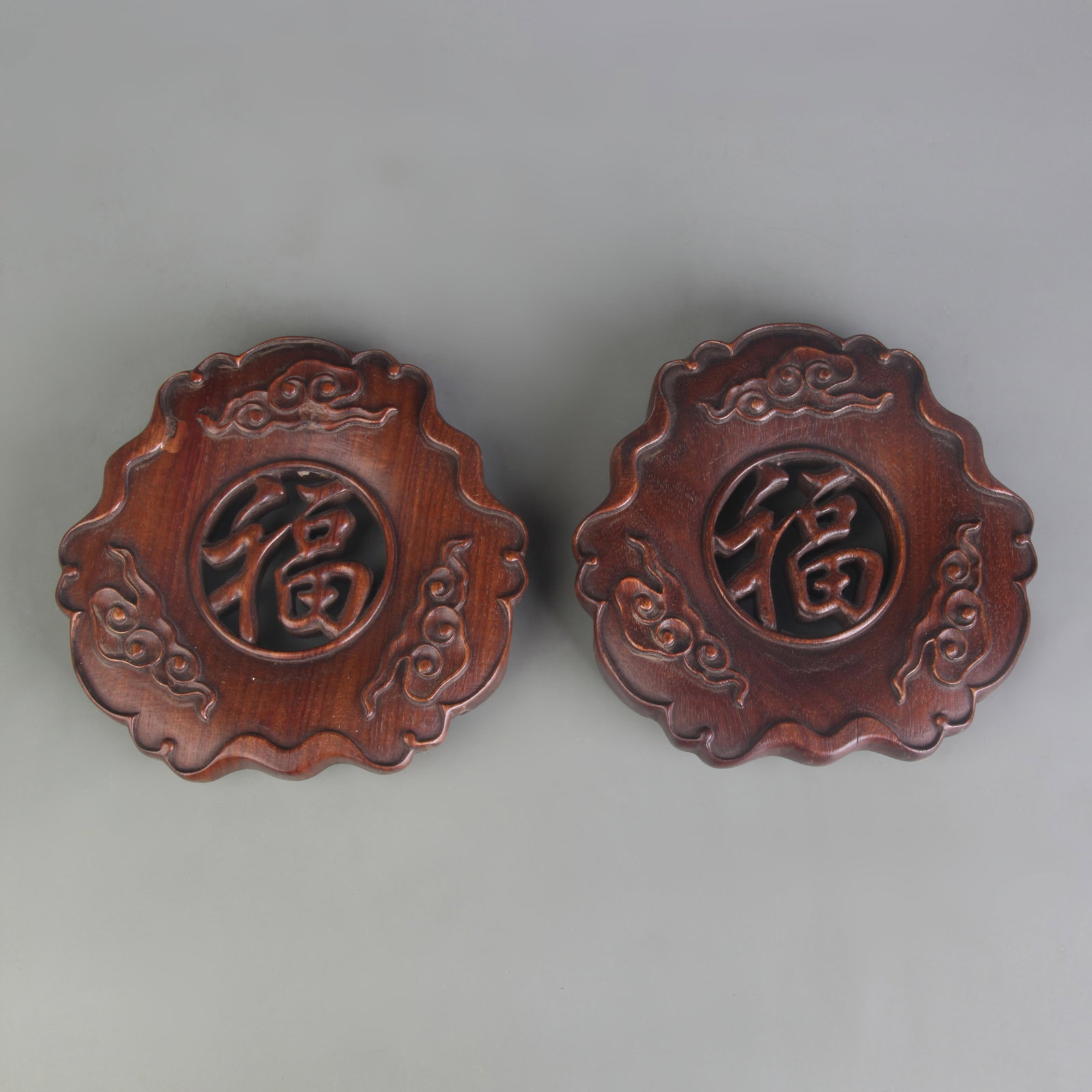 PAIR OF HUA LI MU WOOD STANDS: Qing Dynasty; Width: 6.4 inch