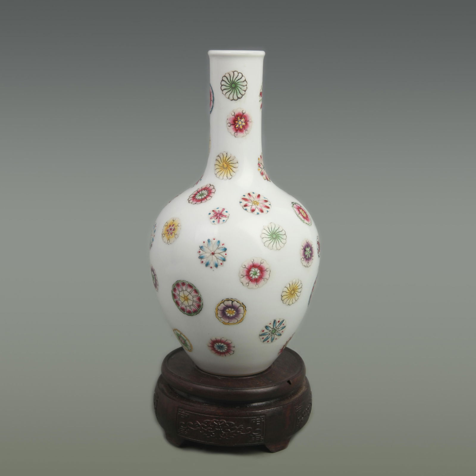 RARE FAMILLE ROSE FLOWER PATTERN LONG NECK PORCELAIN BOTTLE (1 of 5)