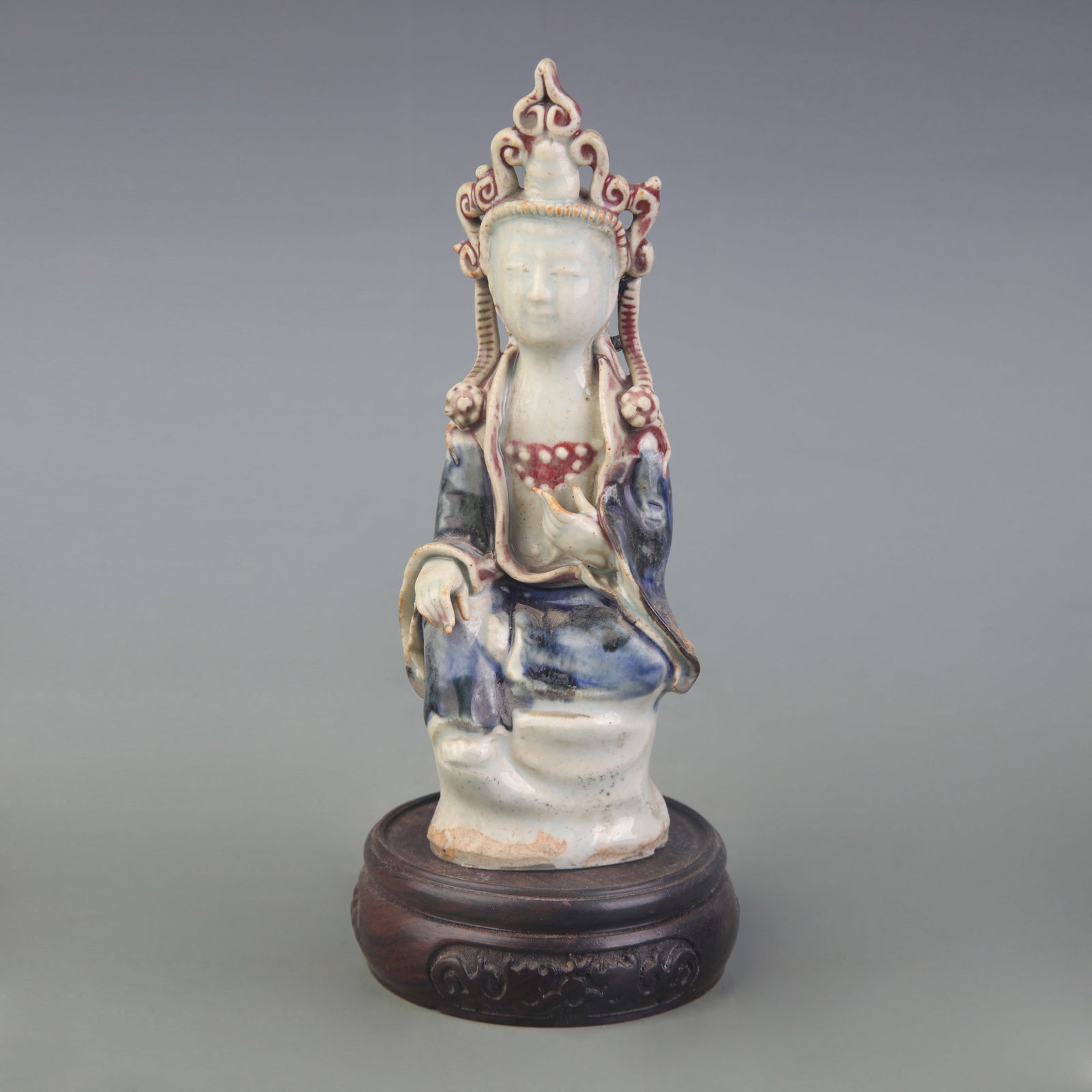 A FINE BLUE GLAZED PORCELAIN GUANYIN STATUE (1 of 5)