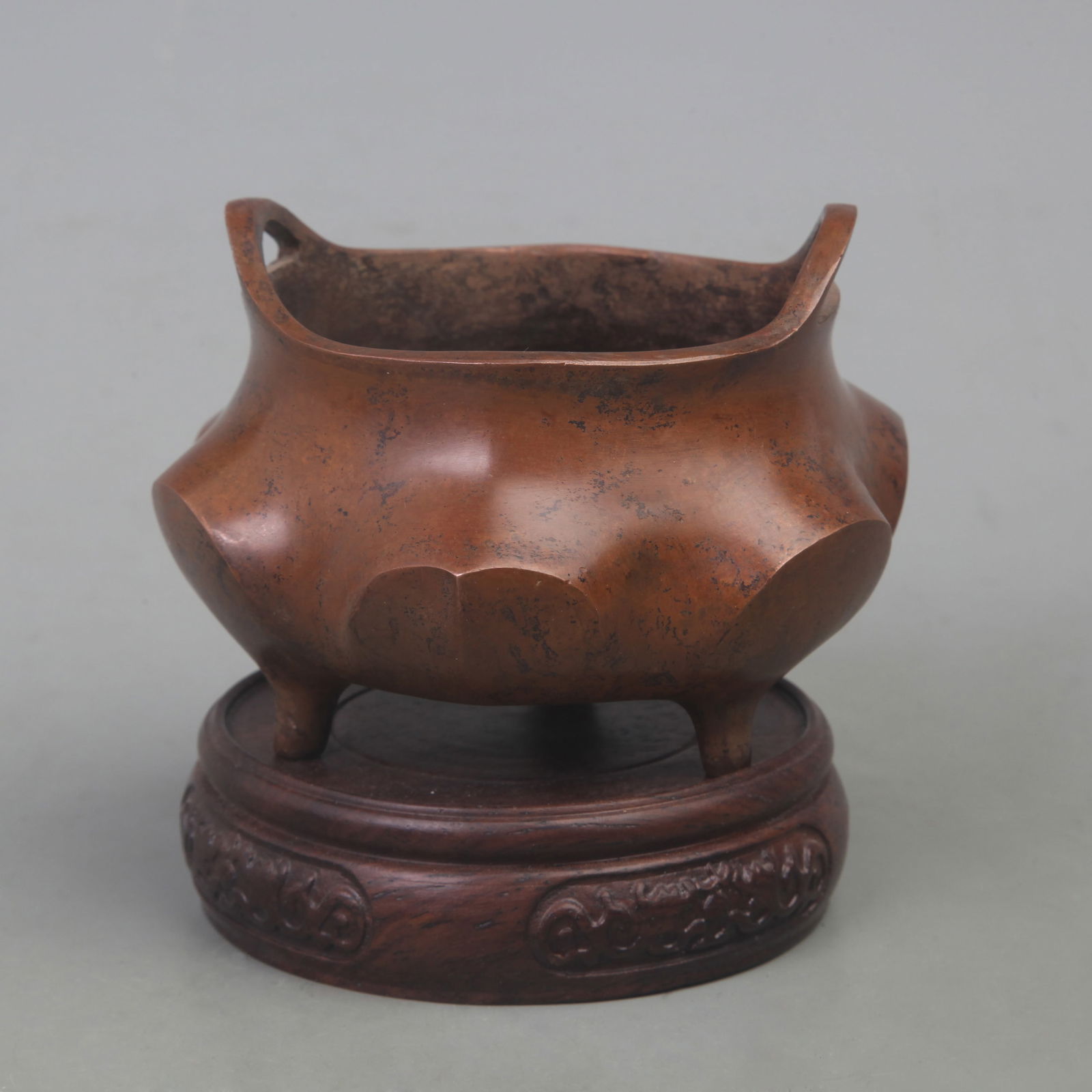 A FINE SUNFLOWER PATTERN BRONZE INCENSE BURNER (1 of 5)