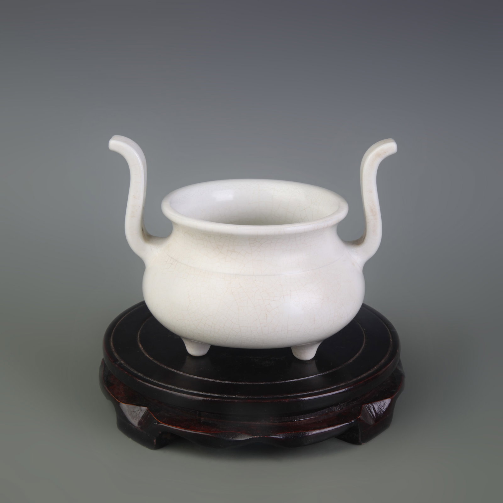 WHITE COLOR GLAZED TRIPOD PORCELAIN INCENSE BURNER: Qing Dynasty Qian Long Period; Diameter: 4.0 inch; High: 4.6 inch