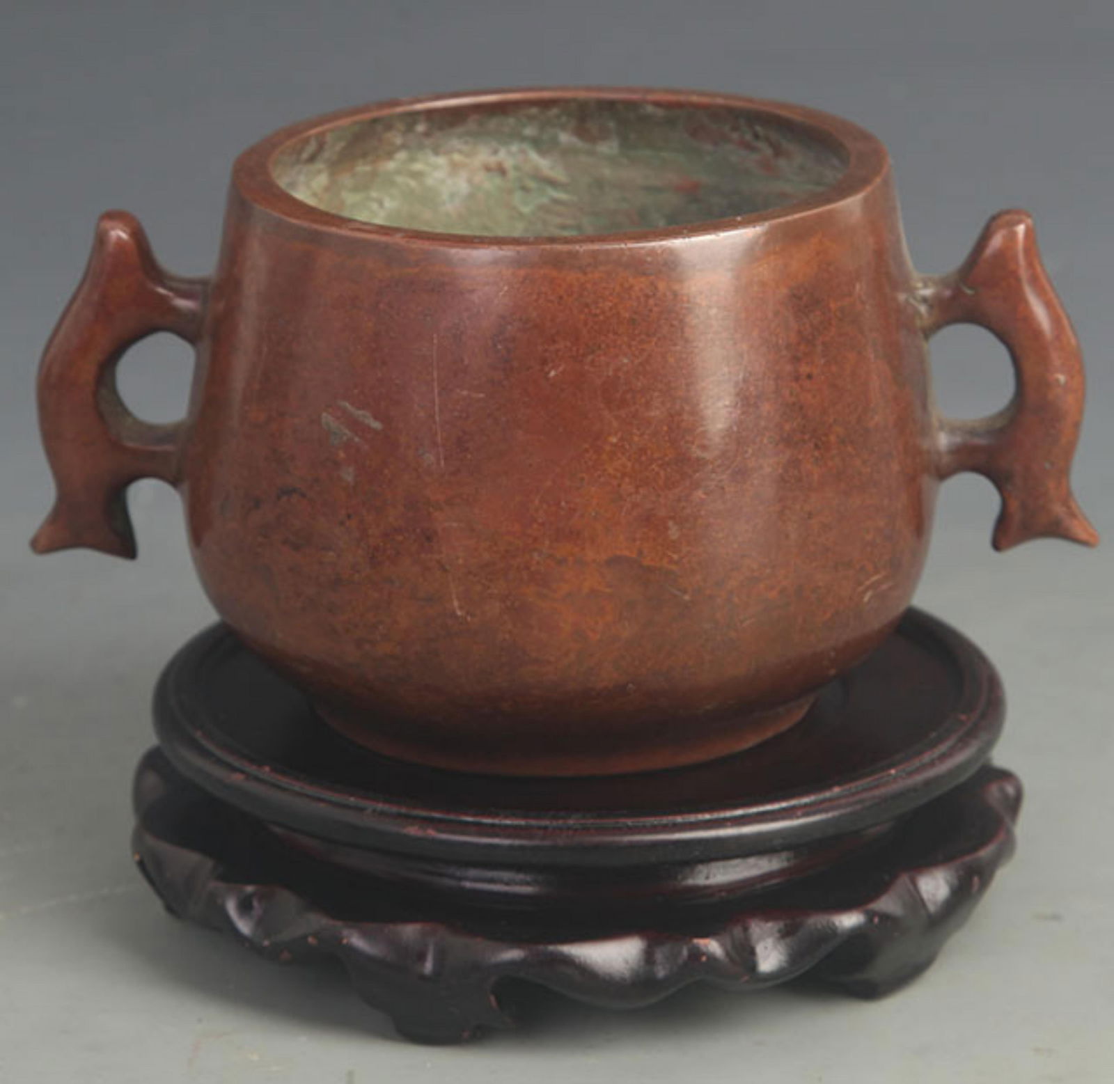 A FINE BRONZE INCENSE BURNER WITH TWIN FISH EARS (1 of 4)