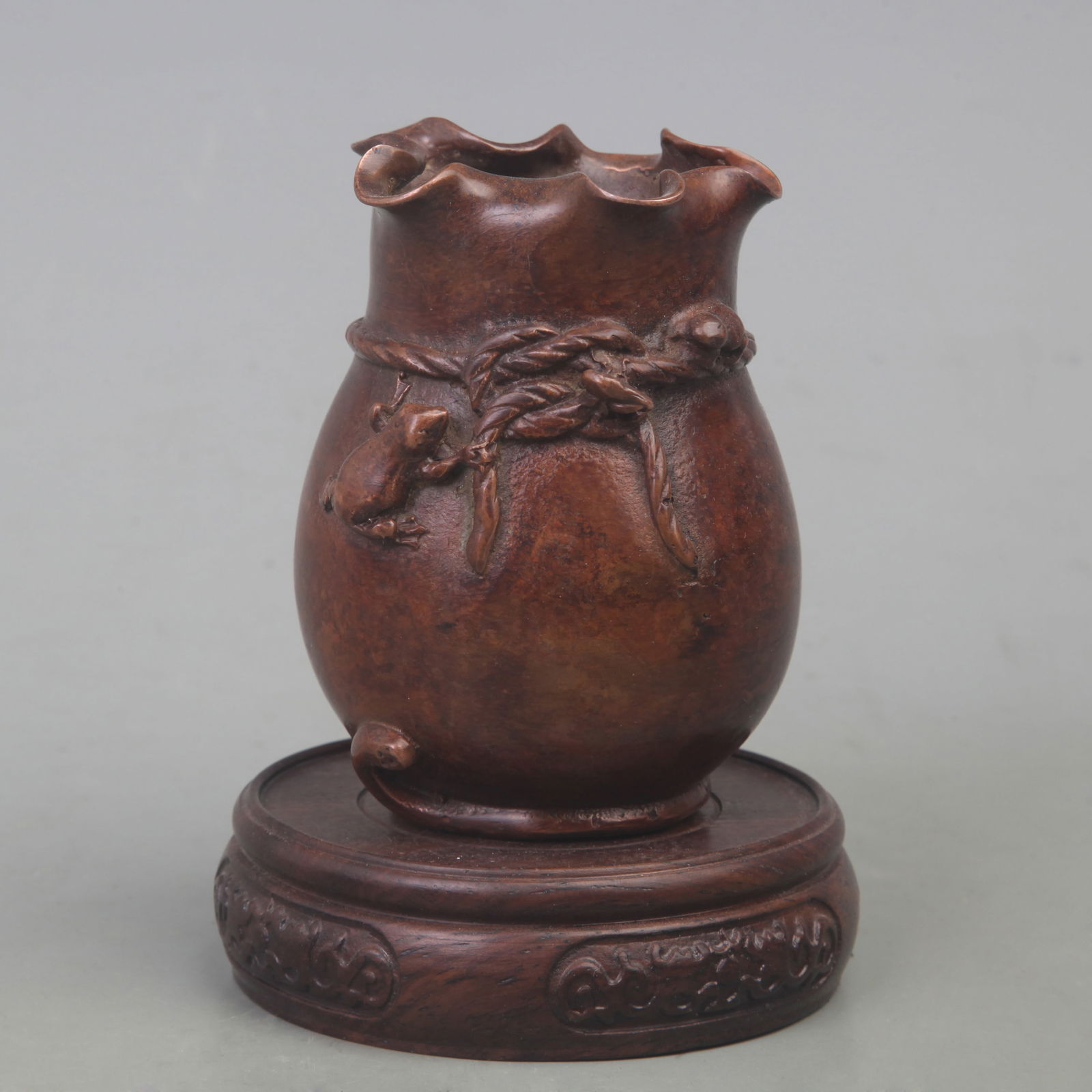 A FINE BRONZE JAR WITH SUNFLOWER PATTERN (1 of 5)