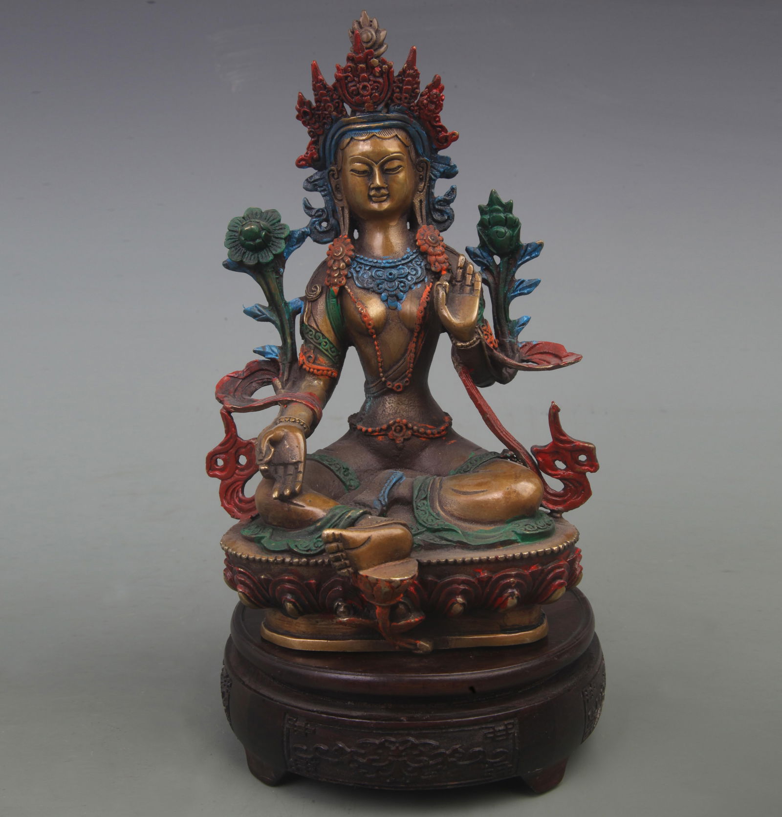 A FINELY MADE GREEN TARA BRONZE STATUE (1 of 5)