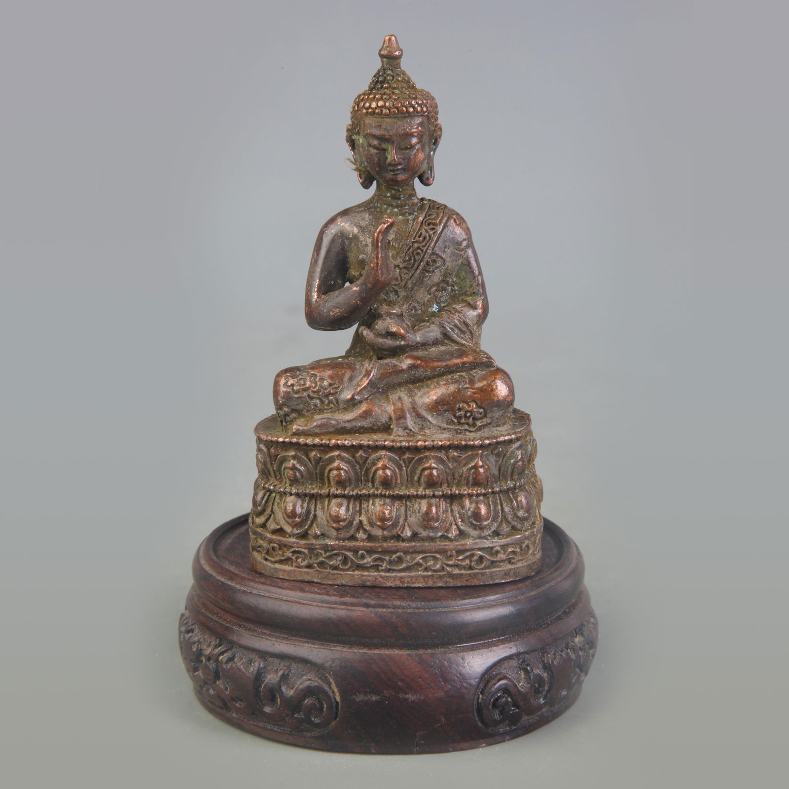 A FINE SMALL BRONZE AMITABHA BUDDHA STATUE (1 of 5)