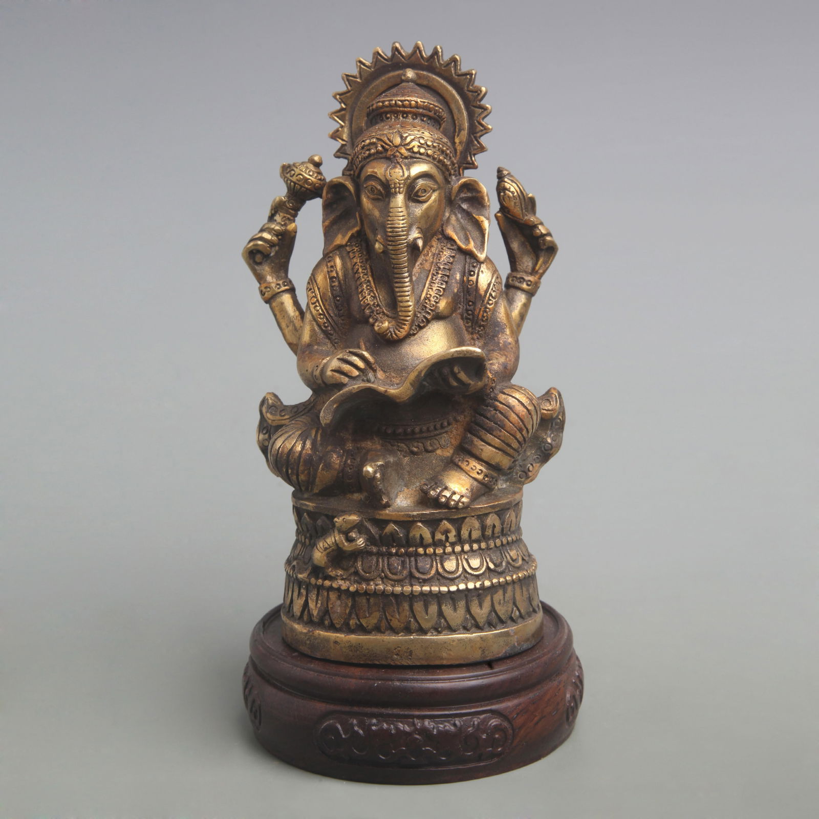 A FINE GILT BRONZE GANESHA STATUE (1 of 5)