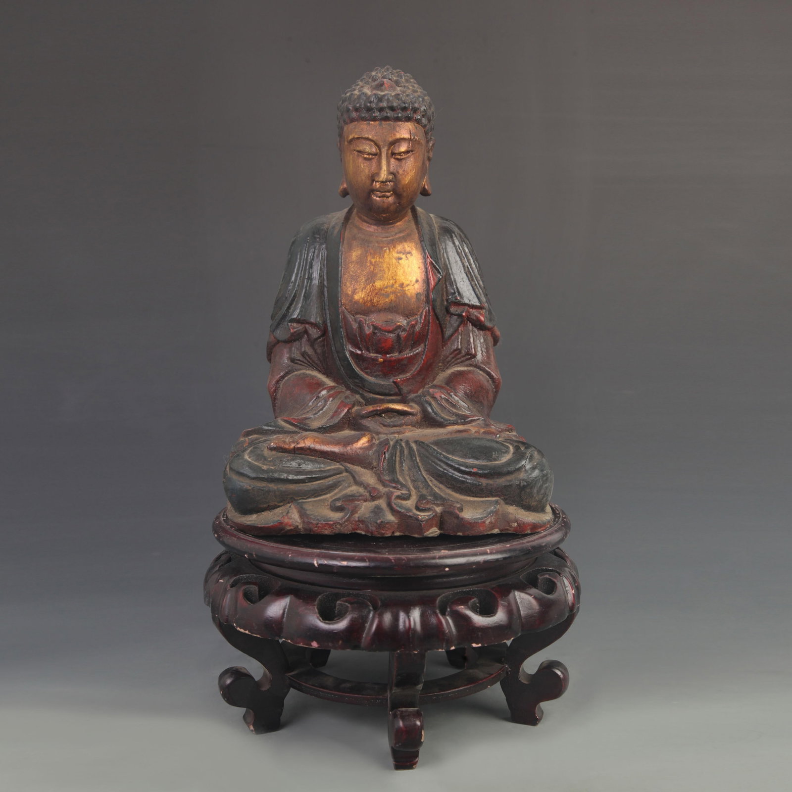 A FINE WOODEN LACQUERED AMITABHA BUDDHA STATUE: 18th Century; High: 11.25 inch; Width: 7.75 inch