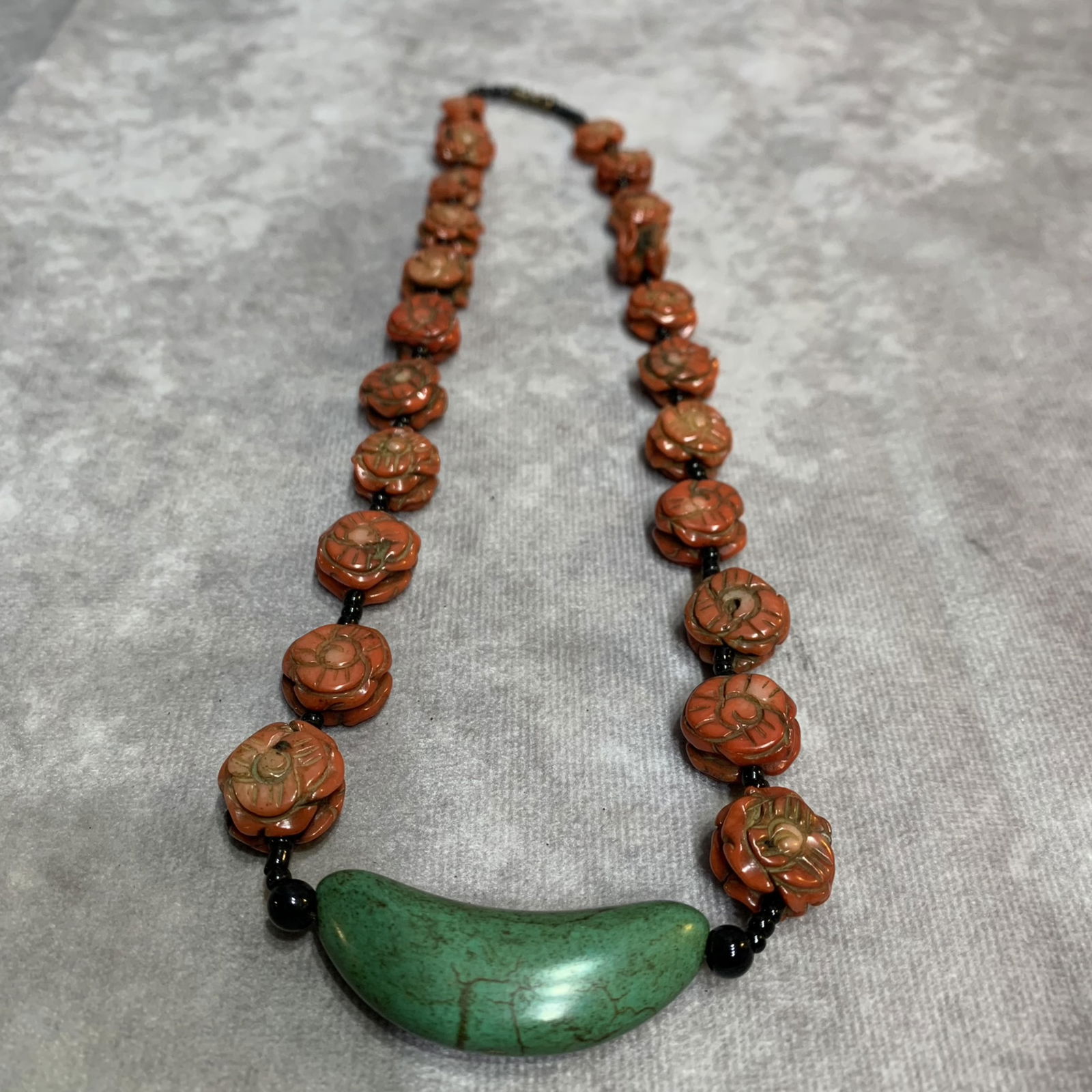 a fine red lacquer WITH LAPIS STONE MADE NECKLACE (1 of 2)
