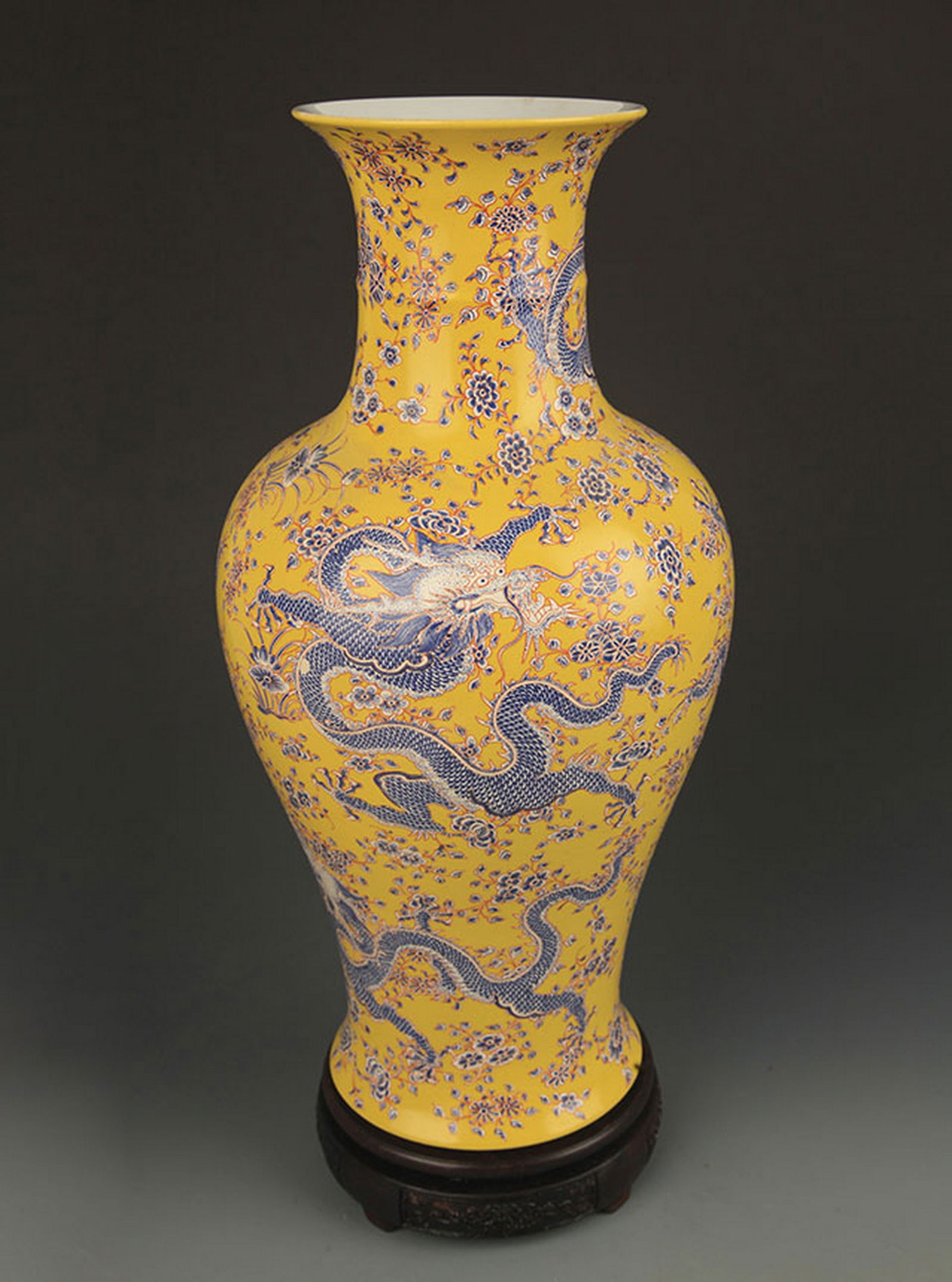 YELLOW GROUND FAMILLE ROSE DRAGON PATTERN DECORATIVE VASE (1 of 5)