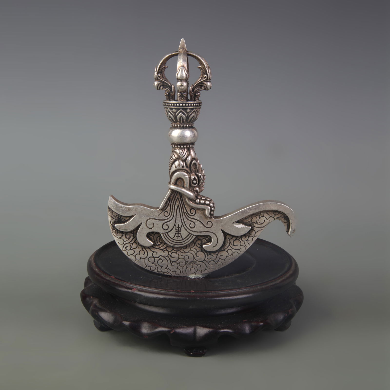 A FINE TIBETAN BUDDHISM RITUAL INSTRUMENT - VAJRA (1 of 5)