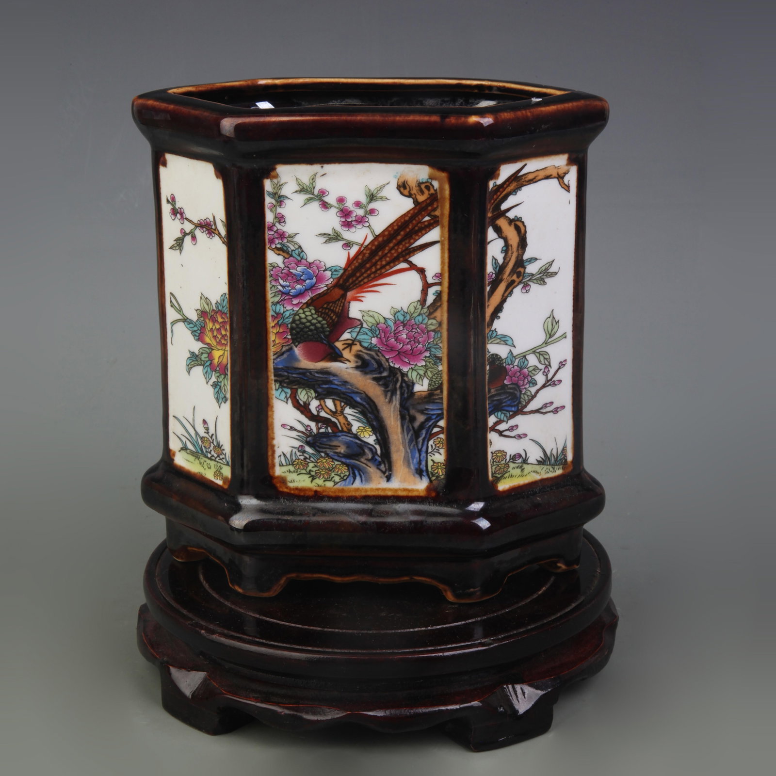 FAMILLE ROSE SOY GLAZE FLORAL AND BIRD PATTERN SIX-SIDED PEN HOLDER: Qing Dynasty Qian Long Period; Width: 6.5 in; High: 6.8 in
