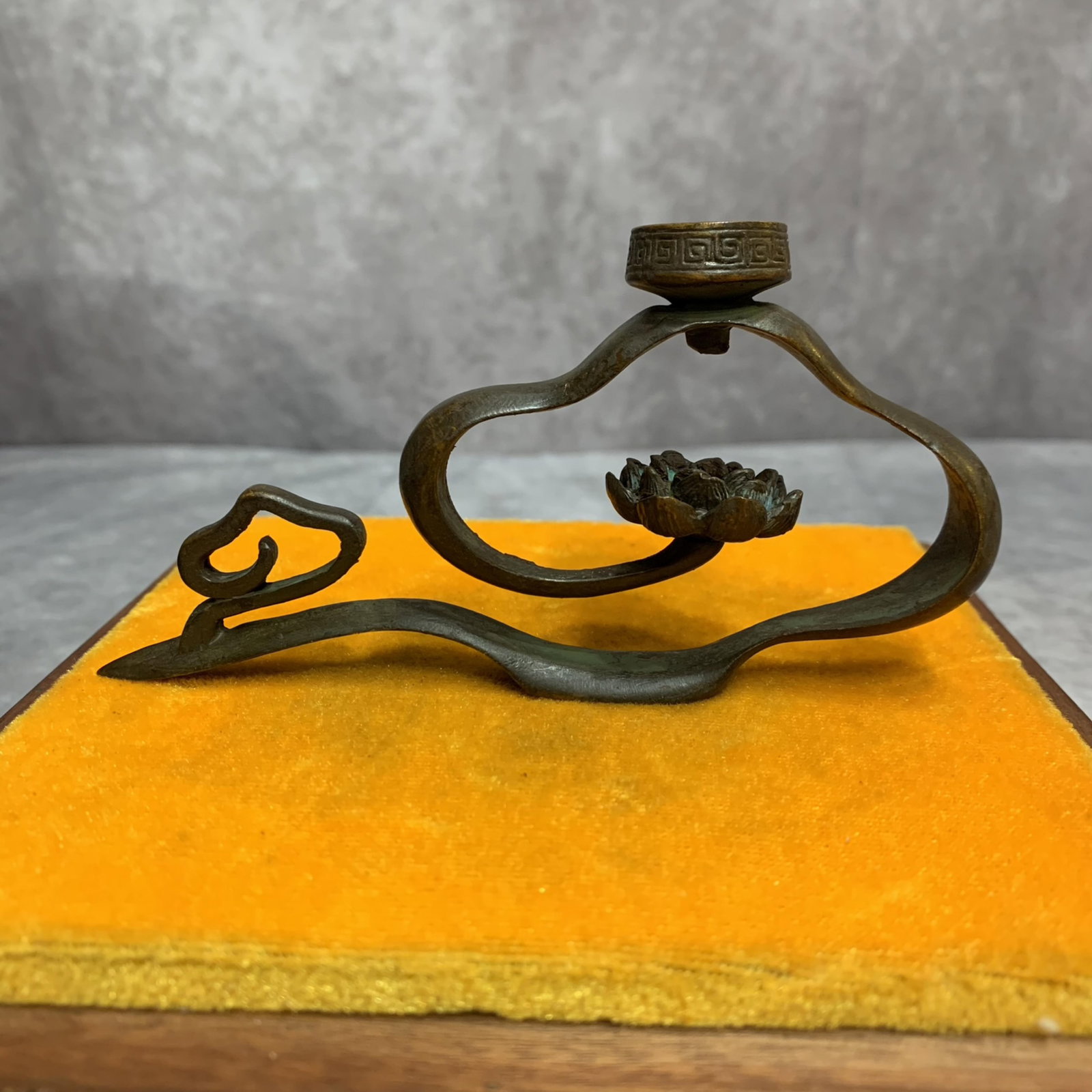 A FINE CLOUD PATTERN BRONZE CANDLE STAND: Modern, Long: 5.1 inch; High: 2.5 inch