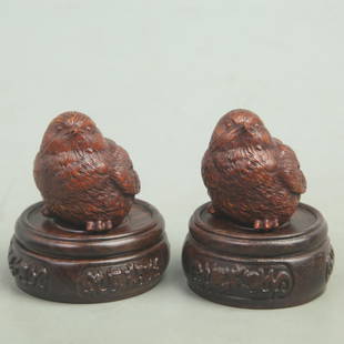 PAIR OF BOXWOOD CARVED SMALL CHICKEN FIGURINES: Modern, Long:1.7 inch; Width: 1.4 inch