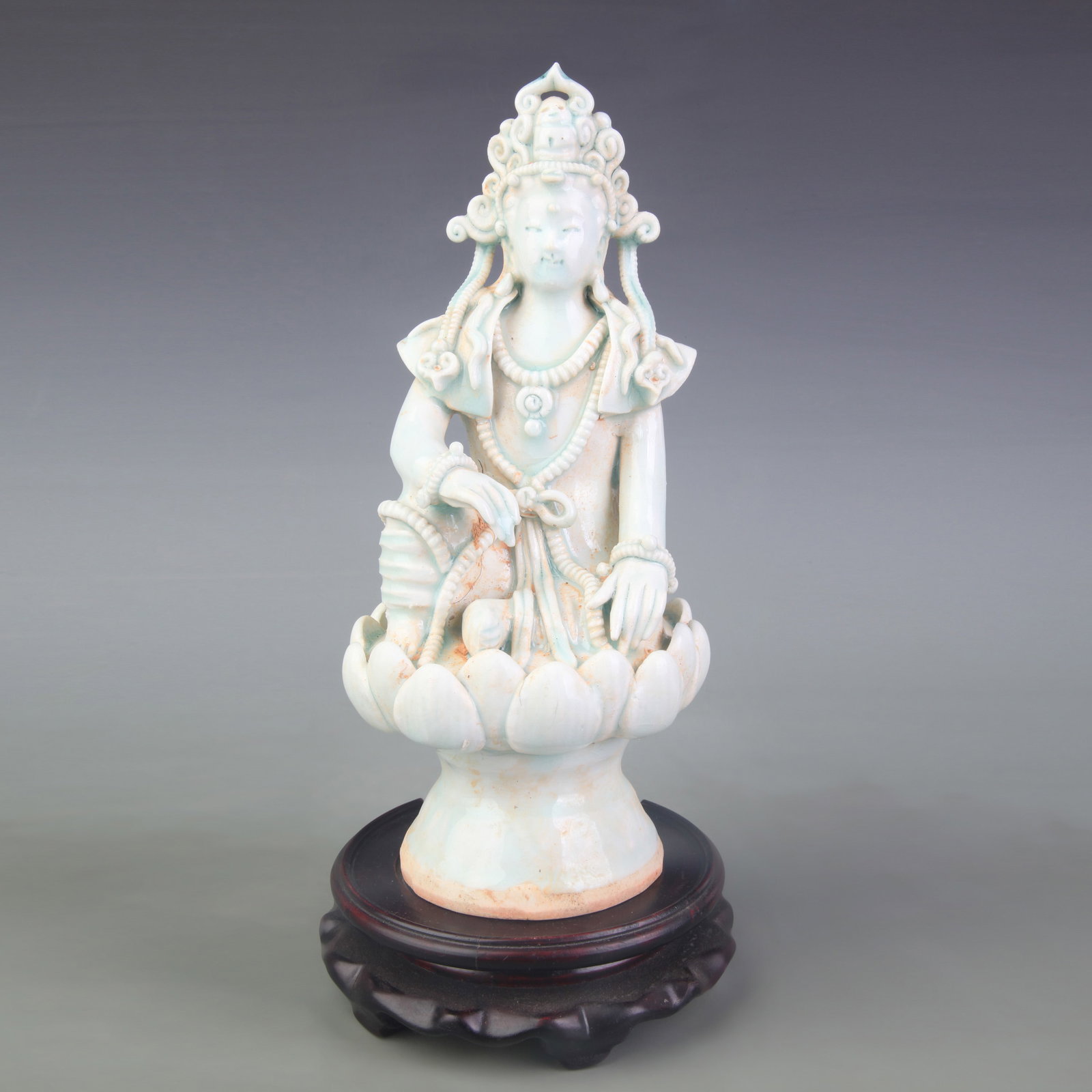 A FINE SHADOW BLUE GLAZED GUANYIN PORCELAIN STATUE: Qing Dynasty; High: 9.1 inch