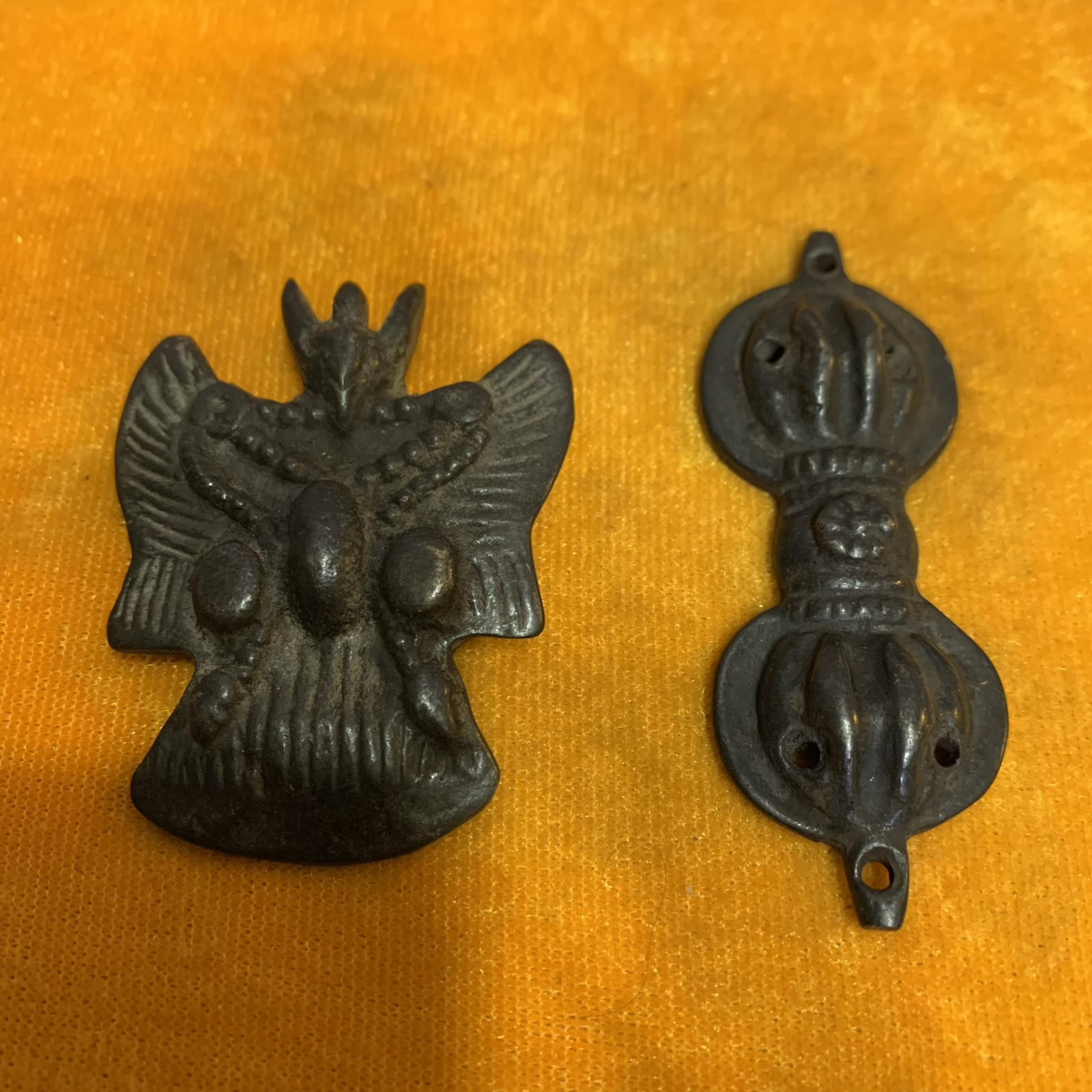 A SET OF TIBETAN BUDDHISM BRONZE PENDANT (1 of 2)