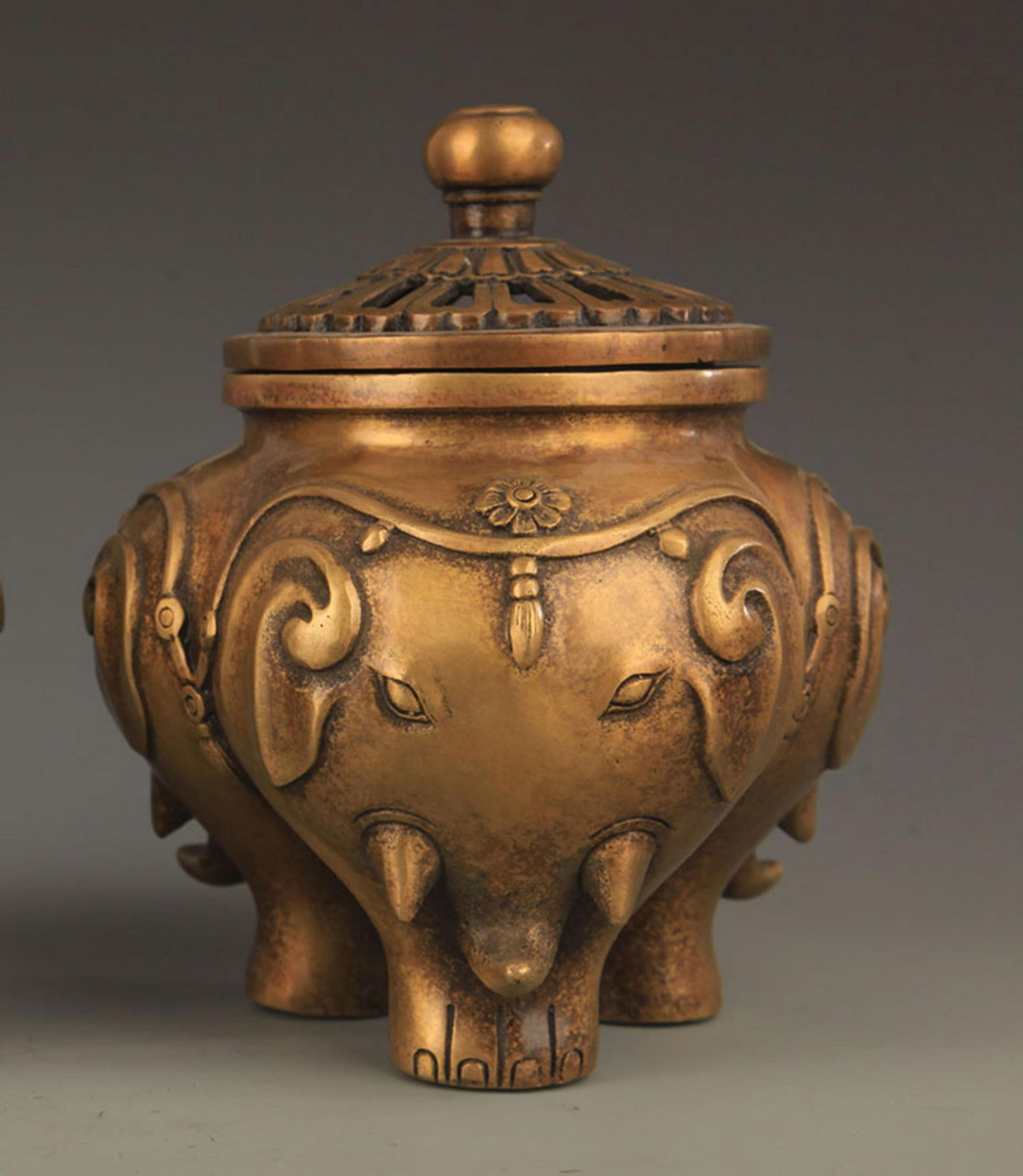 A FINE BRONZE ELEPHANT FOOT STYLE INCENSE BURNER (1 of 8)