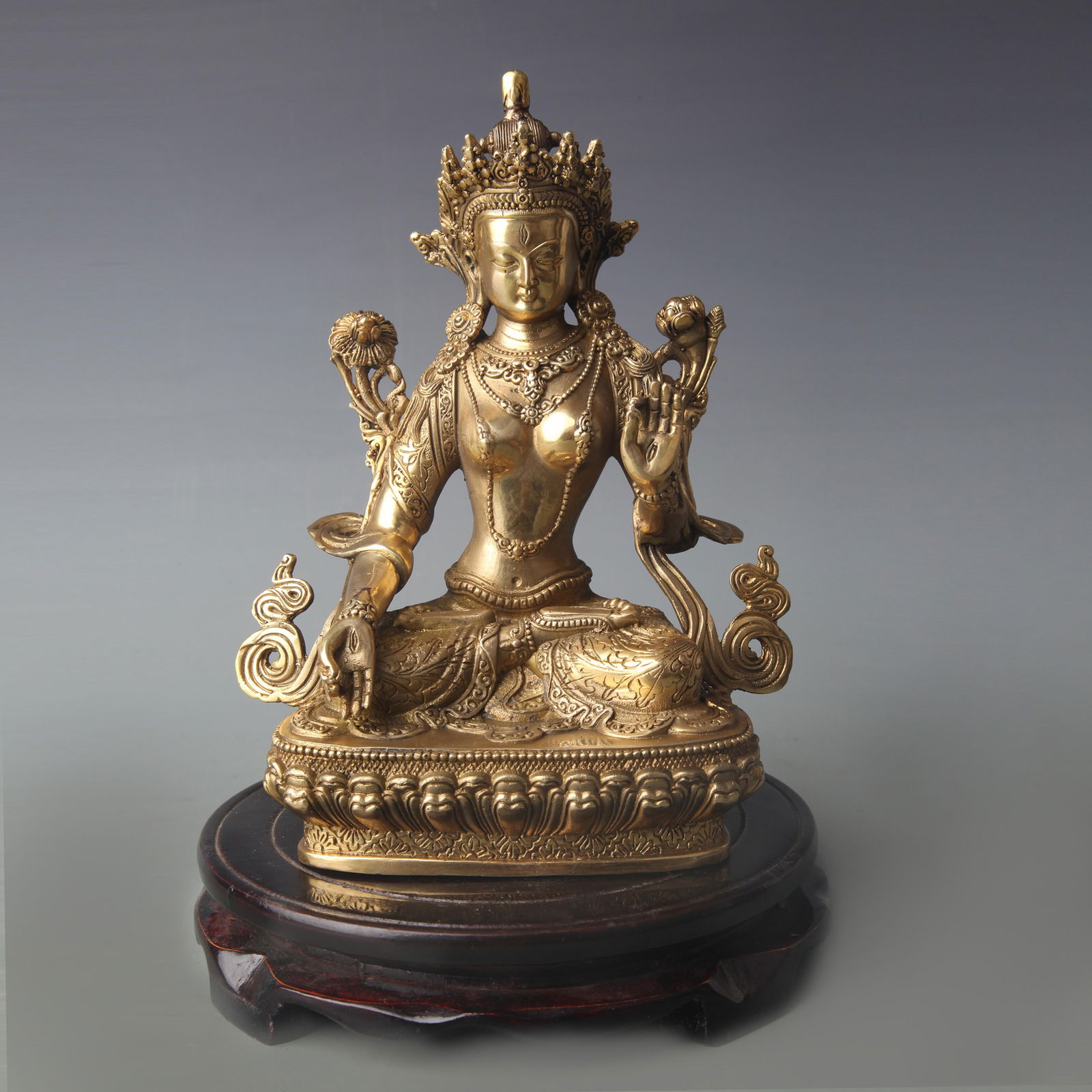 A FINE BRONZE WHITE TARA BUDDHA STATUE (1 of 5)