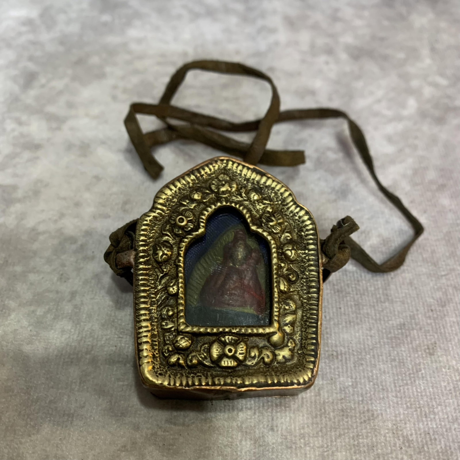 A FINE SMALL TIBETAN GAWU PENDANT: Modern; High: 2.3 inch; Width: 1.7 inch; Diameter: 0.8 inch