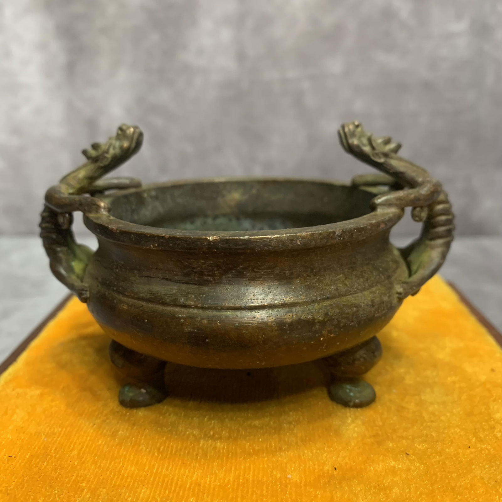 A FINE DRAGON HANDLE ROUND BRONZE CENSER (1 of 5)