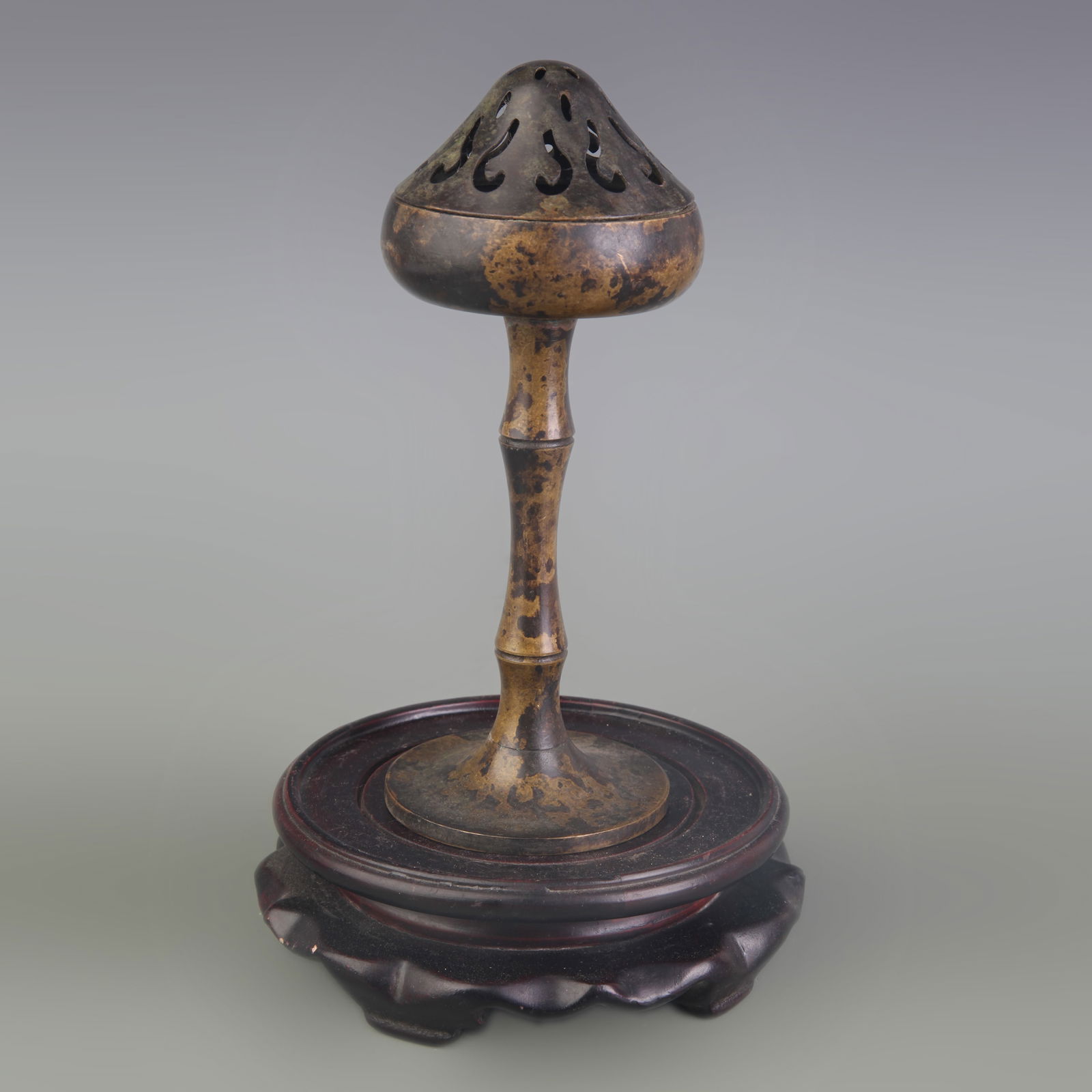 A FINE BRONZE BOSHAN-STYLE INCENSE BURNER (1 of 5)