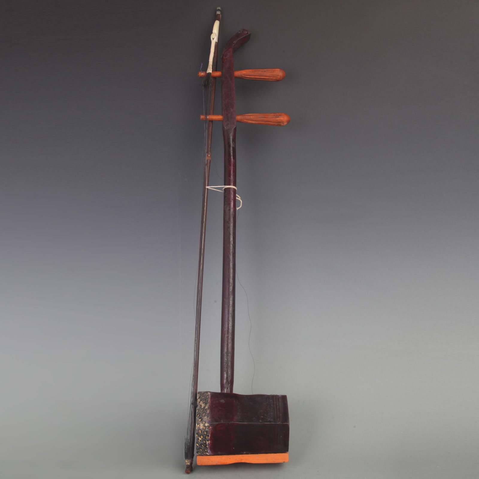 A CHINESE OLD MUSICAL INSTRUMENT: ERHU (1 of 7)