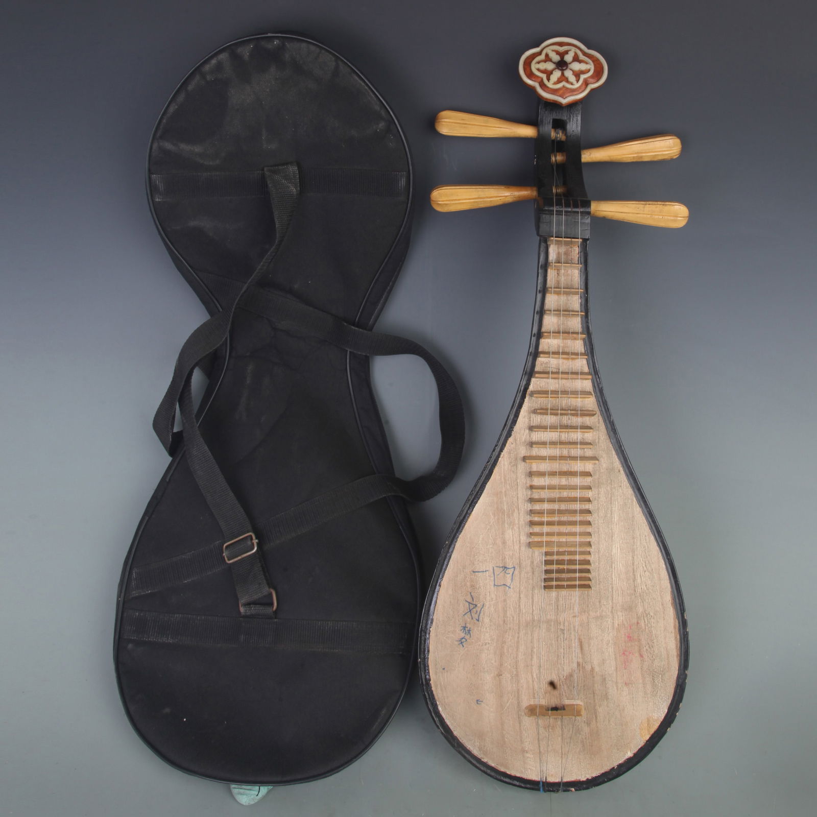 A CHINESE OLD MUSICAL INSTRUMENT: LIUQIN (1 of 5)