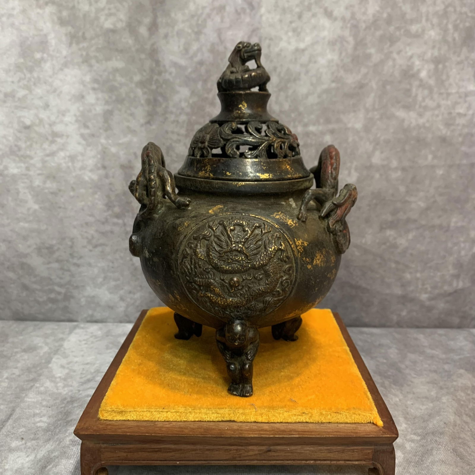 A FINE RUISHOU TOP STYLE BRONZE INCENSE BURNER (1 of 8)