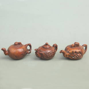 GROUP OF BOXWOOD FLOWER PATTERN TEAPOT DECORATION: Size Various