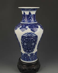 BLUE AND WHITE GUAN YIN STYLE PORCELAIN VASE: Qing Dynasty Qianlong Period, High:12.5 inch; Diameter: 4.75 inch;