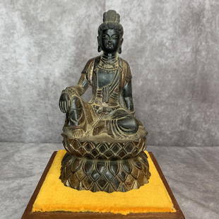 A FINELY CARVED BRONZE GUAN YIN STATUE: 20th Century; High:8.1 inch; Width:4.0 inch; Long: 3.6 inch