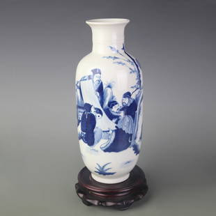 A FINE BLUE AND WHITE FIGURE PATTERN PORCELAIN VASE: Qing Dynasty Kang Xi Period; Diameter:2.8 inch; High:10.7 inch;