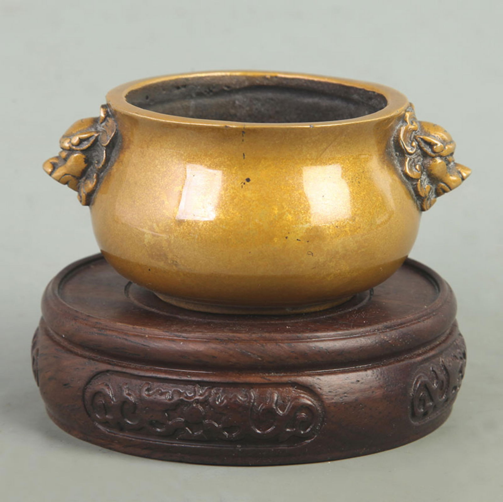 A FINE BRONZE BEAST EAR COPPER CENSER (1 of 4)