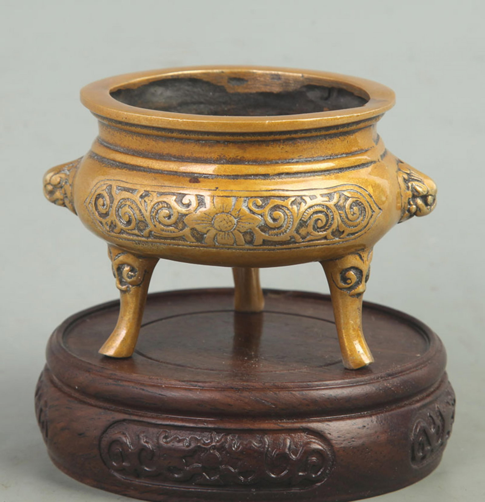 BEAST EAR THREE FOOTED BRONZE INCENSE BURNER (1 of 4)