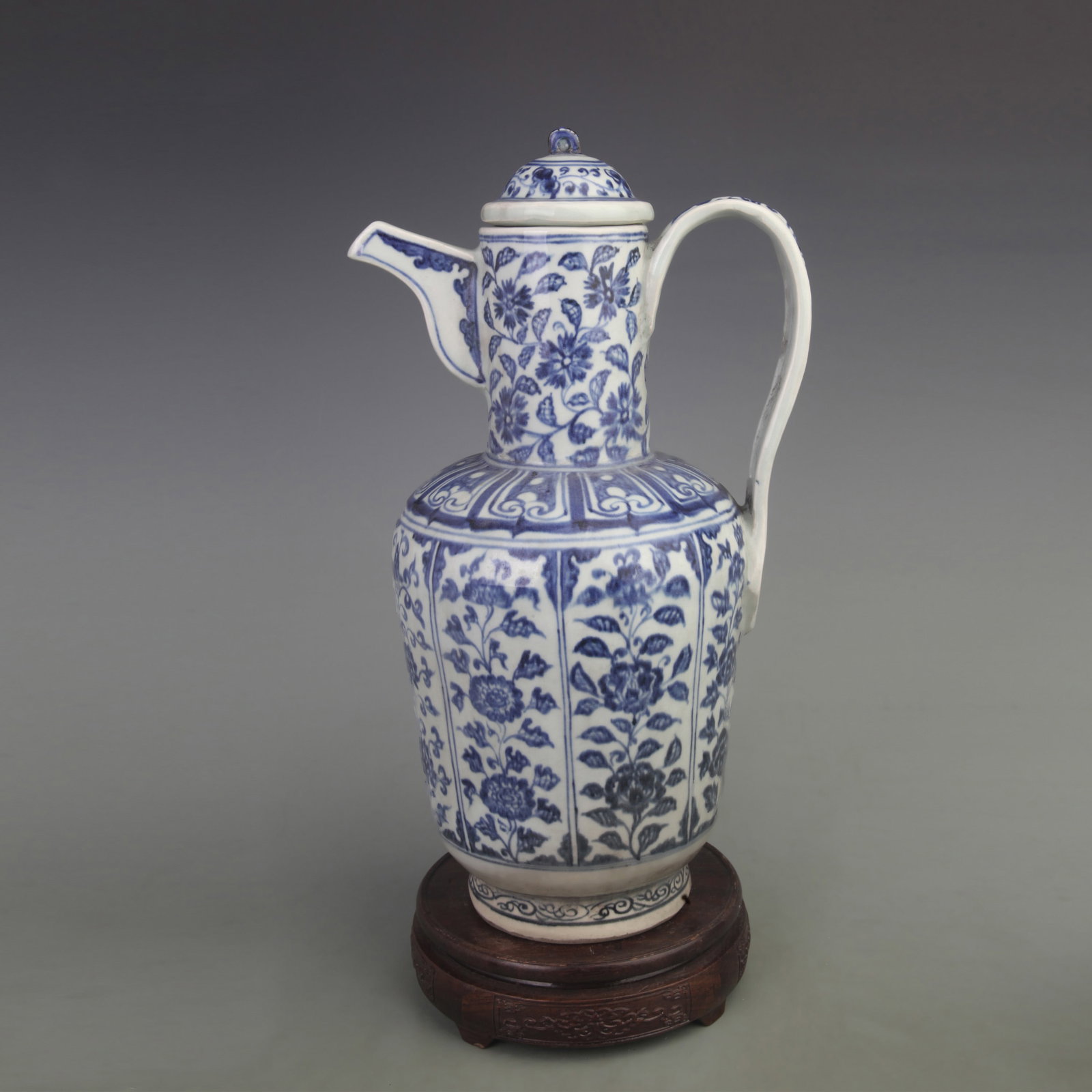 BLUE AND WHITE FLORAL PATTERN TEAPOT (WITH LID): Ming Dynasty Style, Width: 7.8 inch; High: 14.0 inch;