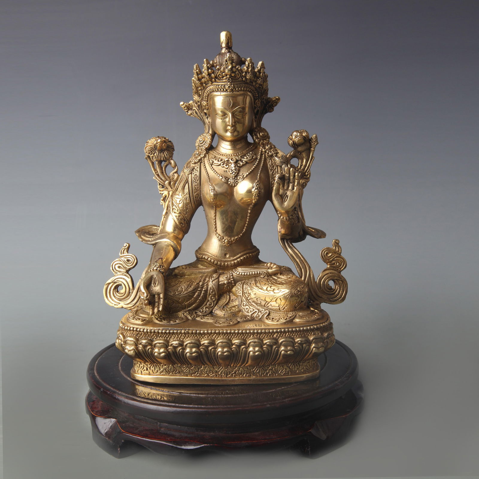 A FINE BRONZE WHITE TARA BUDDHA STATUE (1 of 5)