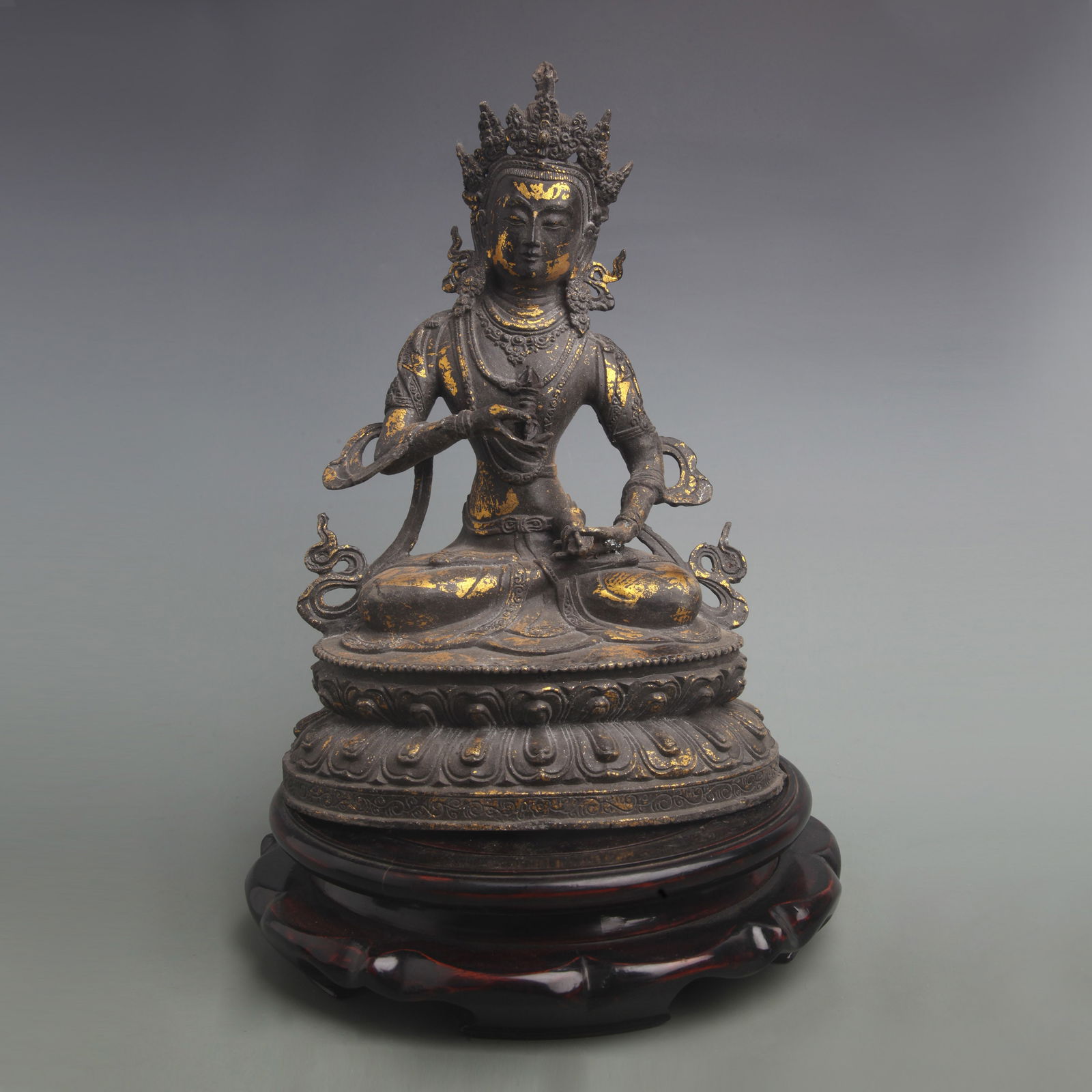 A FINE GILT BRONZE VAJRASATTVA  STATUE (1 of 4)