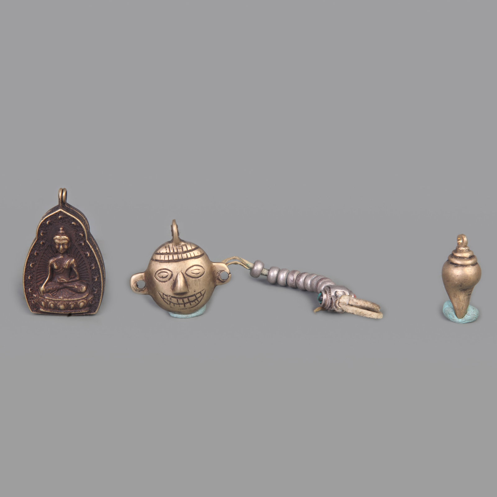 TIBETAN BUDDHISM BUDDHA STATUES AND RITUAL OBJECTS: Qing Dynasty, Long: 2.8-1.5 inch; Size Various