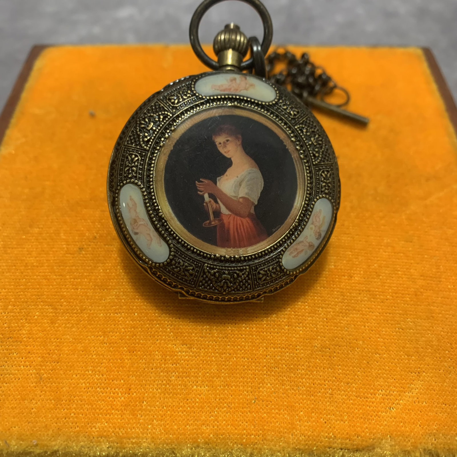 A FINE WESTERN STYLE POCKET WATCH (1 of 3)