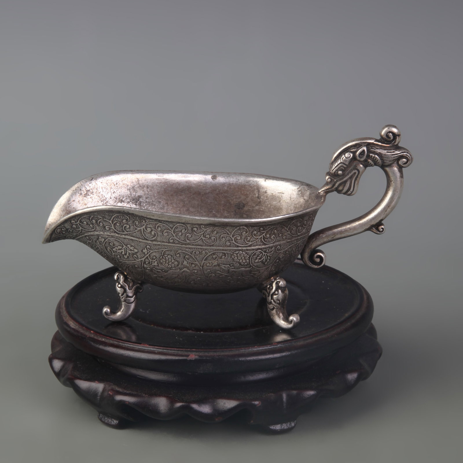 A FINE WHITE BRONZE THREE LEGGED WINE CUP: Qing Dynasty; Long: 5.5 inch; Width: 2.2 inch; High: 2.8 inch;