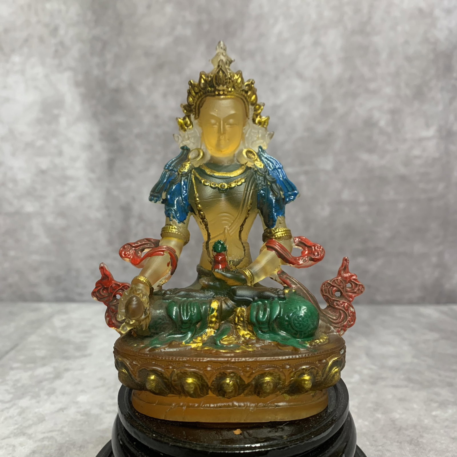 A FINE COLORED GLASS MADE TIBETAN BUDDHISM FIGURE: Qing Dynasty; High: 4.7 inch; Width: 1.7 inch; Long: 3.0 inch