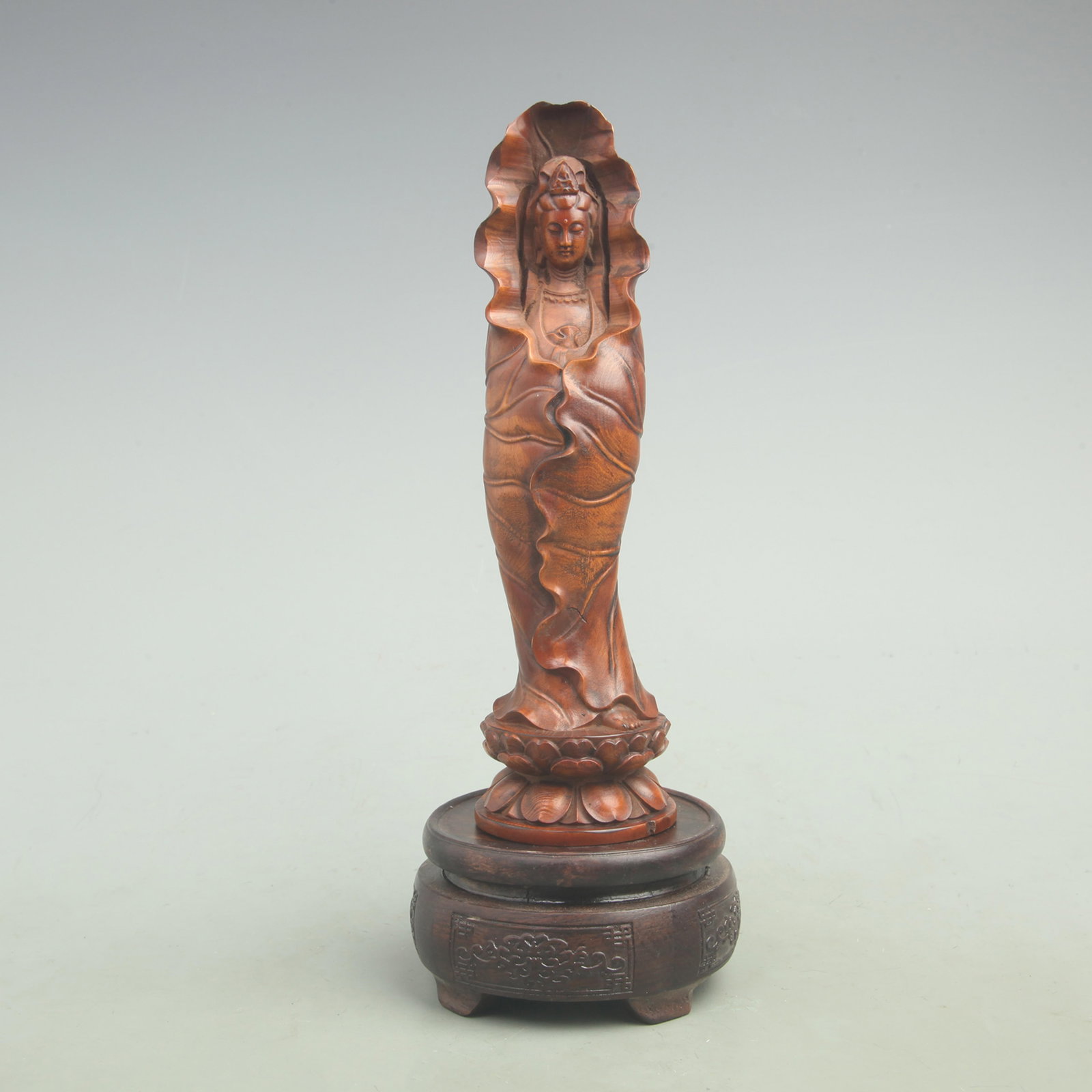 A FINE BOXWOOD GUANYIN STATUE: Qing Dynasty; High:8.3inch; Width: 2.4inch