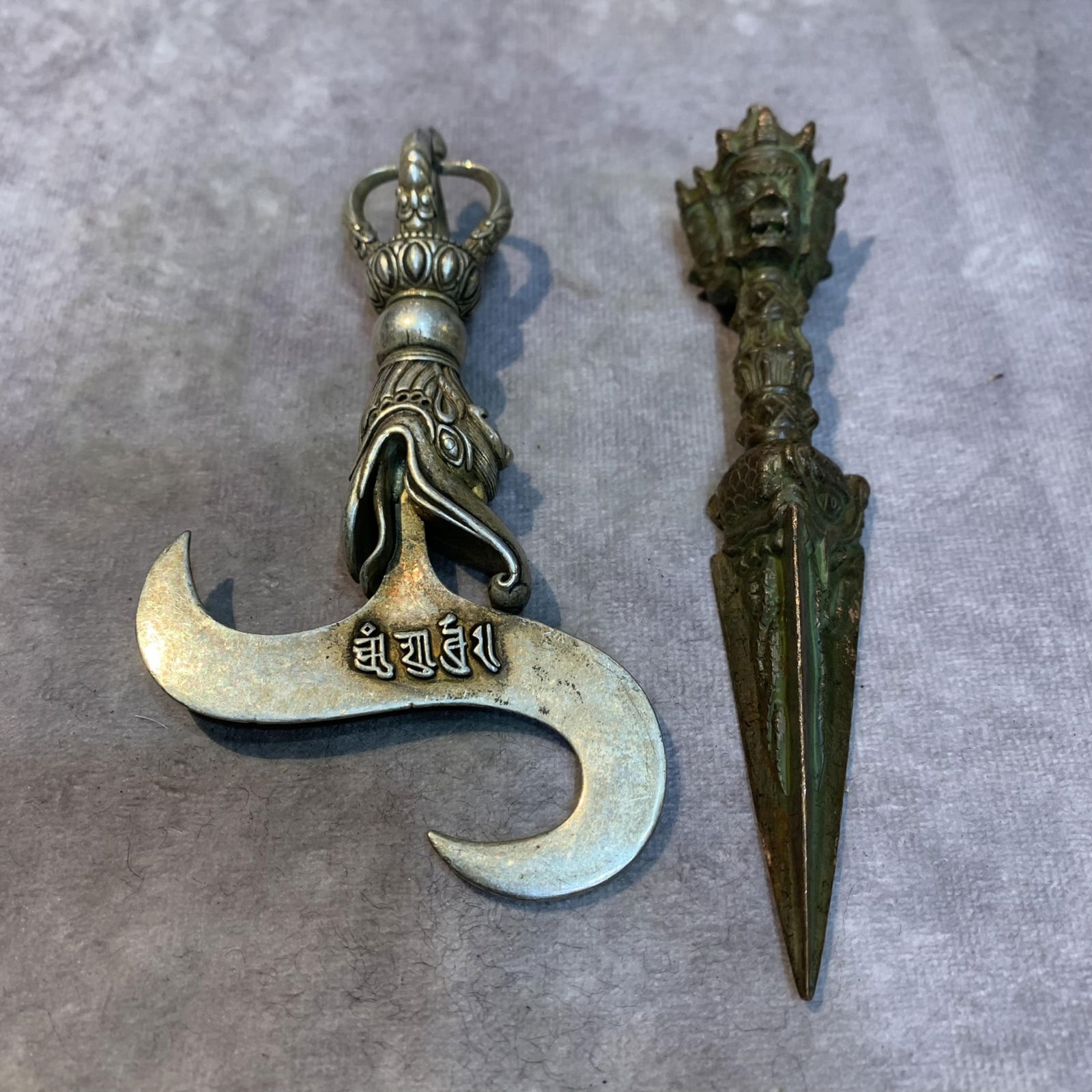 GROUP OF TWO TIBETAN BRONZE TIBETAN VAJRA AND PHURBA (1 of 4)