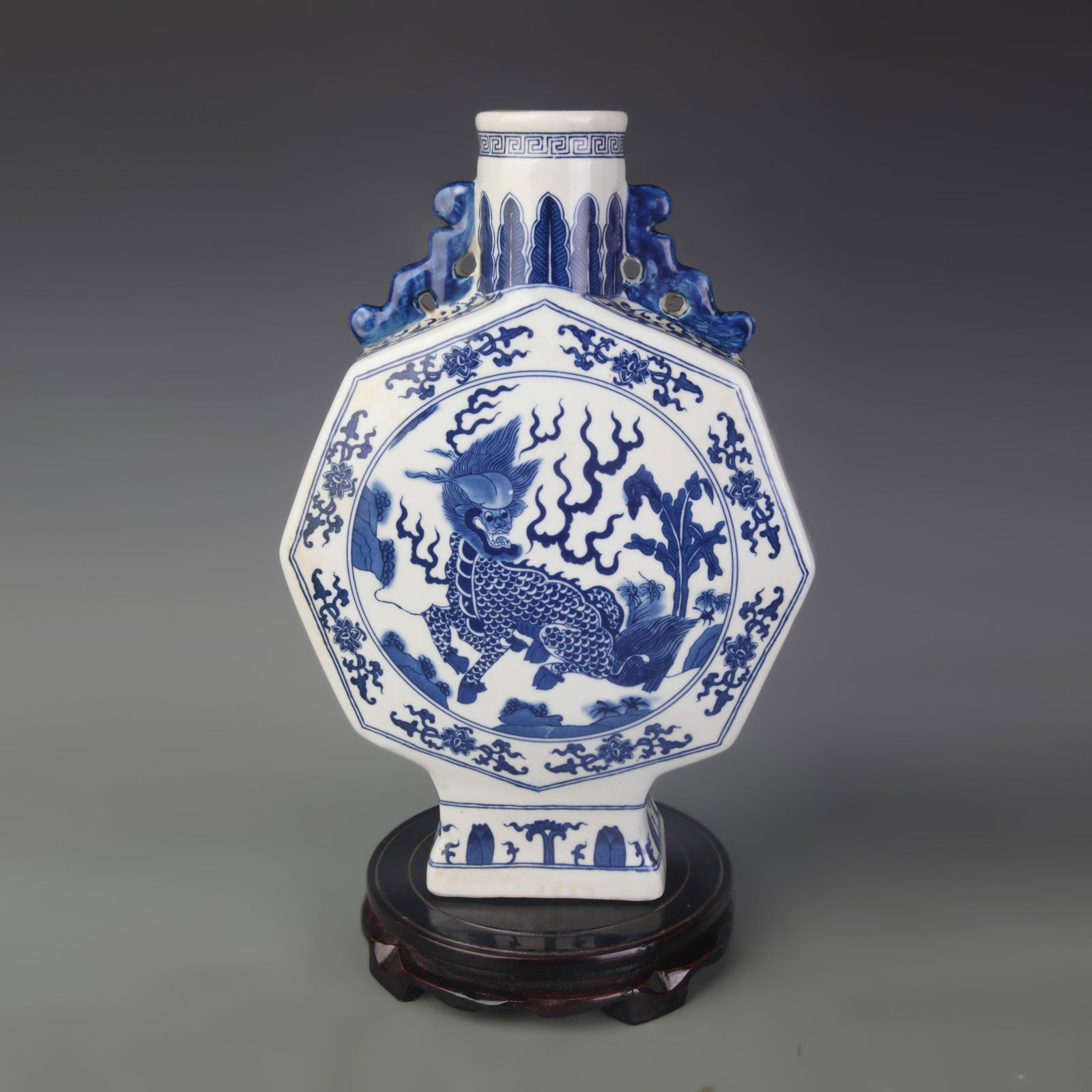 84. BLUE AND WHITE AUSPICIOUS BEAST OPEN-WORK MOON FLASK (1 of 5)