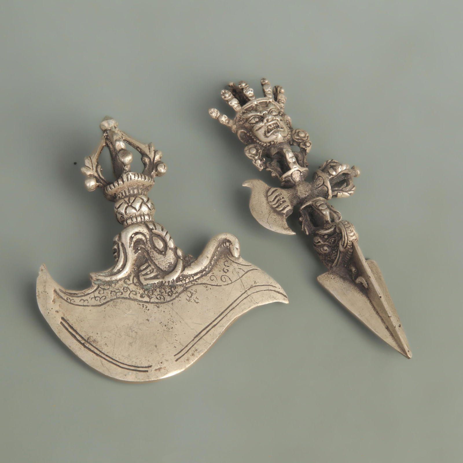 A FINE WHITE BRONZE MADE TIBETAN VAJRA AND PHURBA (1 of 5)