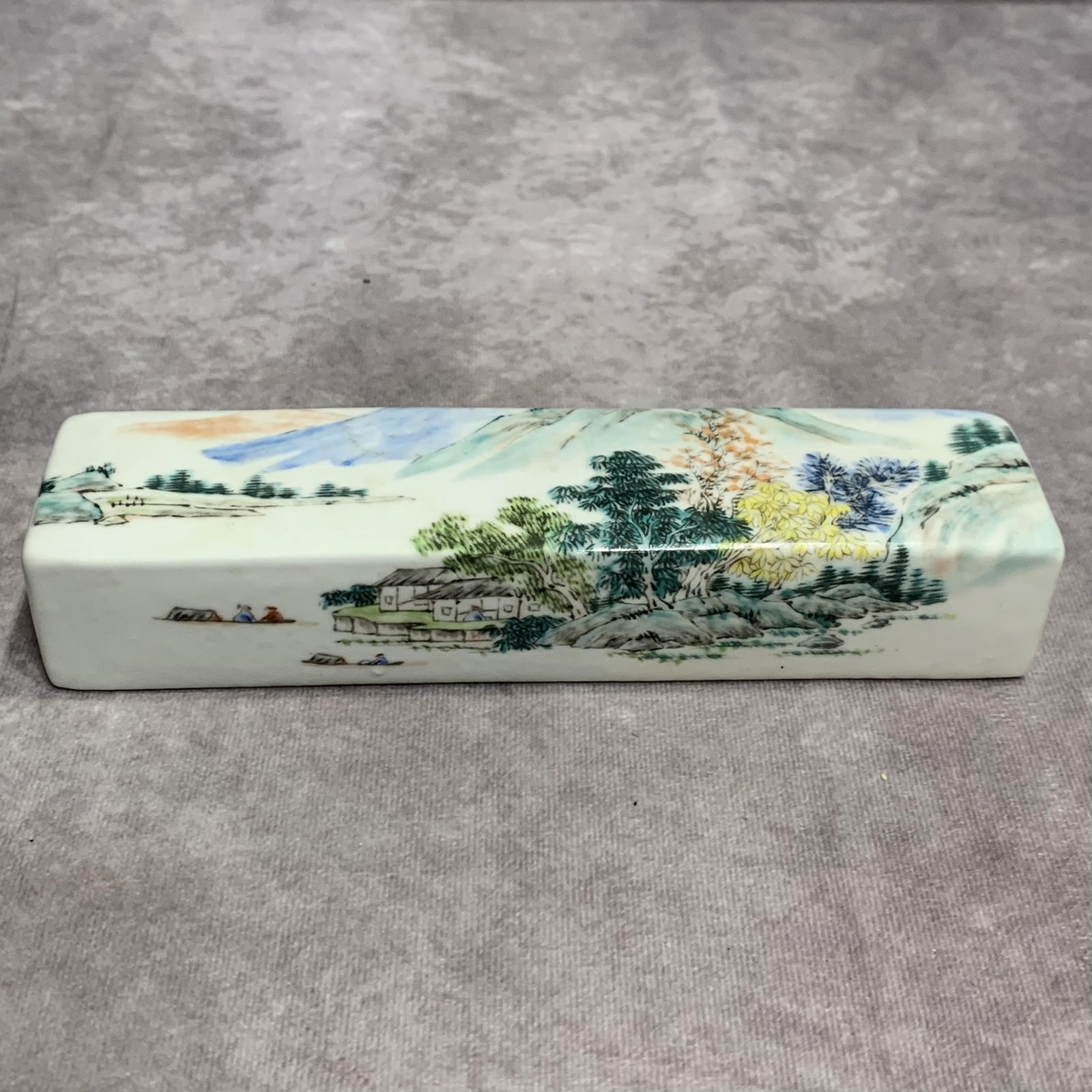 FAMILLE ROSE LANDSCAPING PATTERN PORCELAIN PAPER WEIGHT (1 of 7)