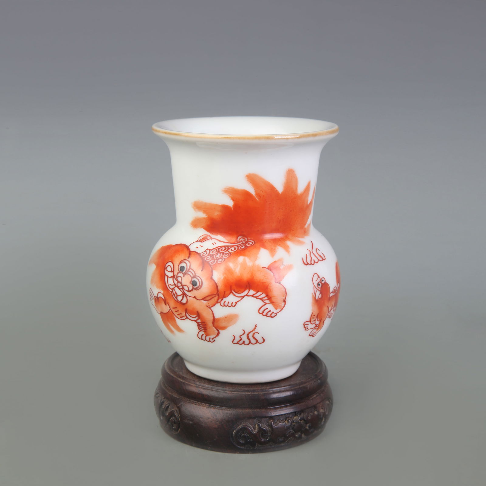 FAMILLE ROSE AUSPICIOUS BEAST PATTERN PORCELAIN SPITTOON (1 of 5)