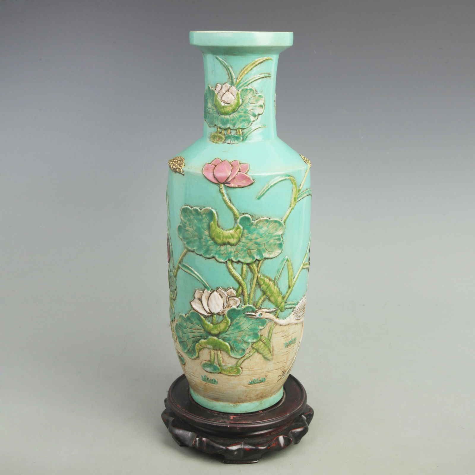 GREEN COLOR GLAZED LOTUS FLOWER PATTERN VASE (1 of 5)