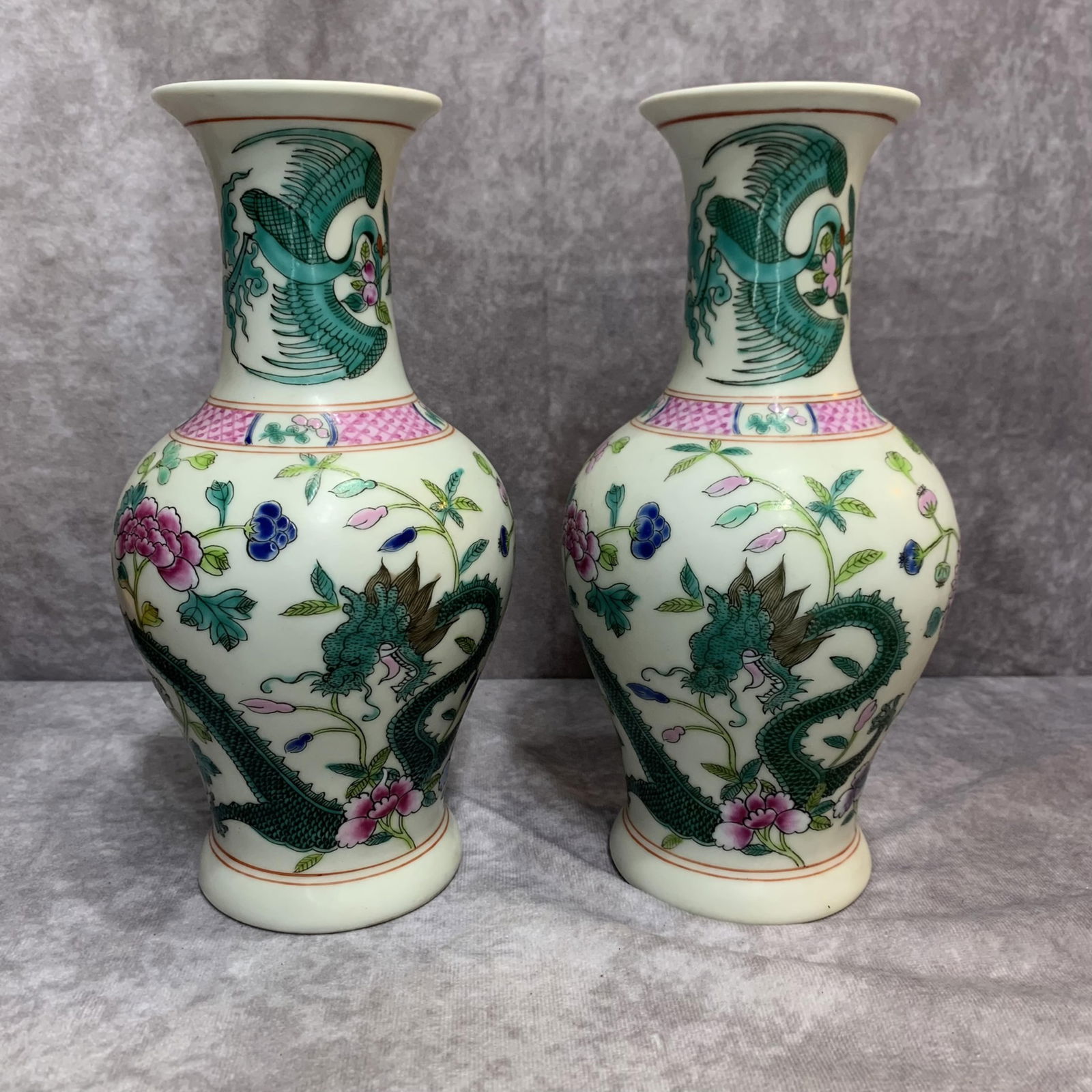 PAIR OF FAMILLE ROSE DRAGON PATTERN PORCELAIN VASE (1 of 11)