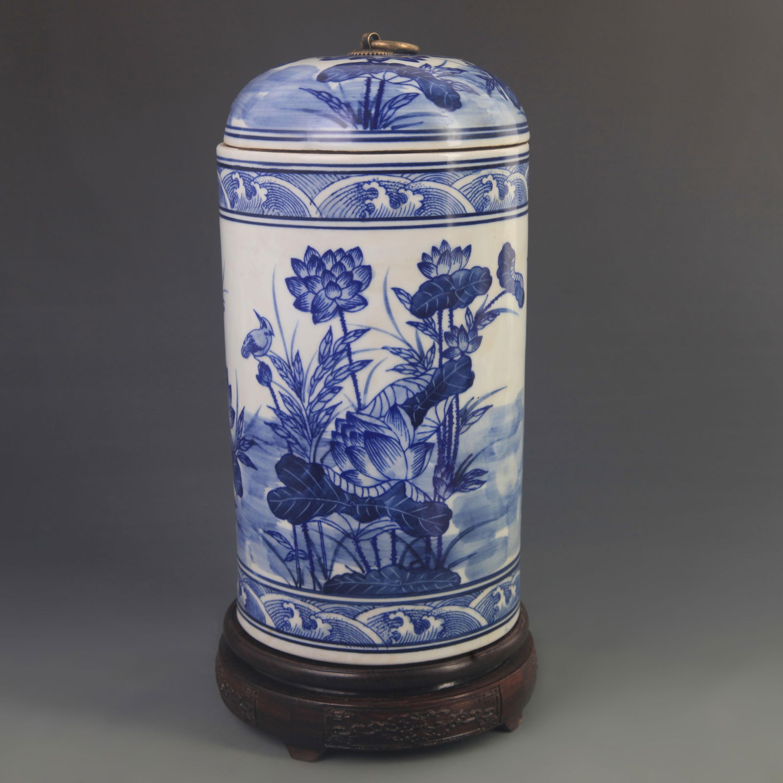 A FINE BLUE AND WHITE TEA LEAF JAR (1 of 6)
