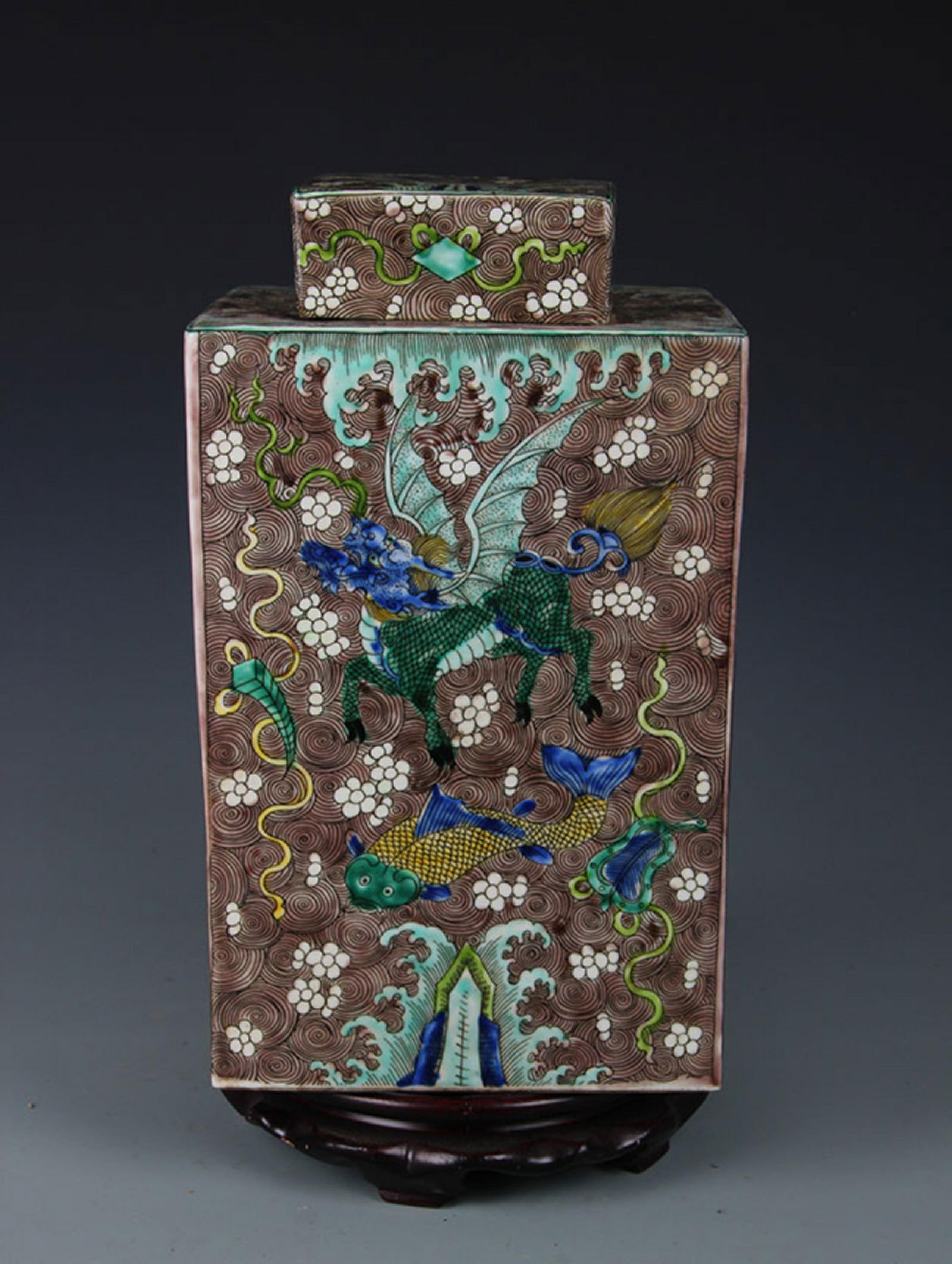 THREE-COLOR GLAZED COVERED JAR WITH MYTHICAL BEAST MOTIFS (1 of 6)